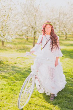 Maedchen der Kirschbluete içinde