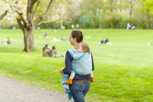 Mother and child in baby sling — Stock Photo, Image