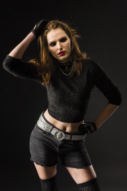 siyah elbiseli Gotik kız