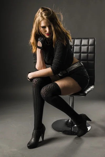 검은 드레스 고딕 소녀 — 스톡 사진