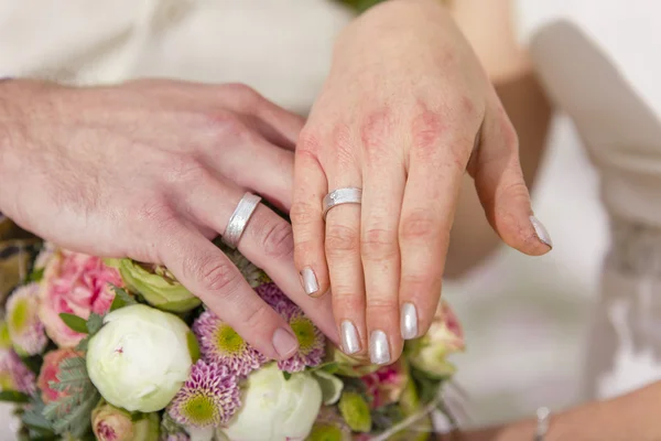 Jardín anillos de intercambio de boda —  Fotos de Stock