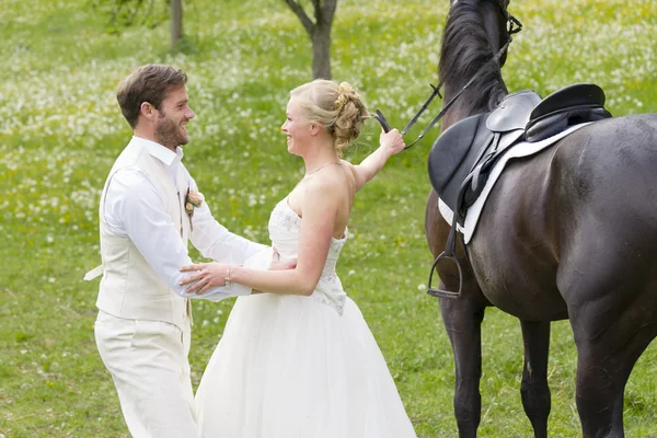 Sposa a cavallo — Foto Stock