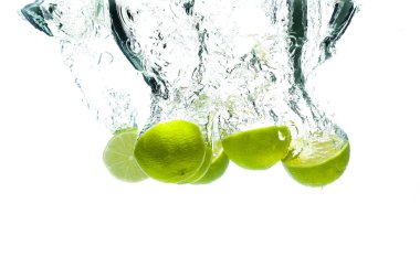 Limon meyve derin su altında düşüş
