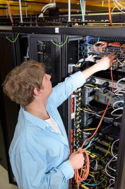 Optik kablo yama Datacenter teknisyen