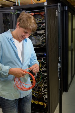 Datacenter uzman optik kablo ile çalışma 