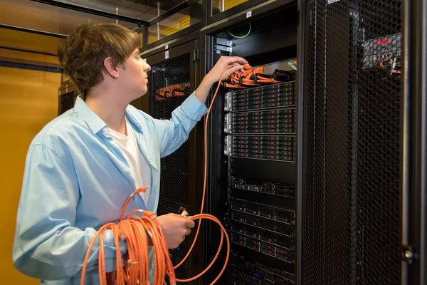 Datacenter teknik Yöneticisi patch kablolar