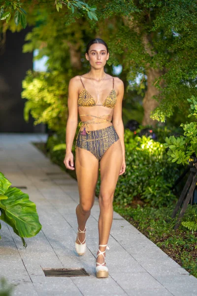 Una Modella Percorre Passerella Mar Rosas Swimwear Summer Collection 2021 — Foto Stock