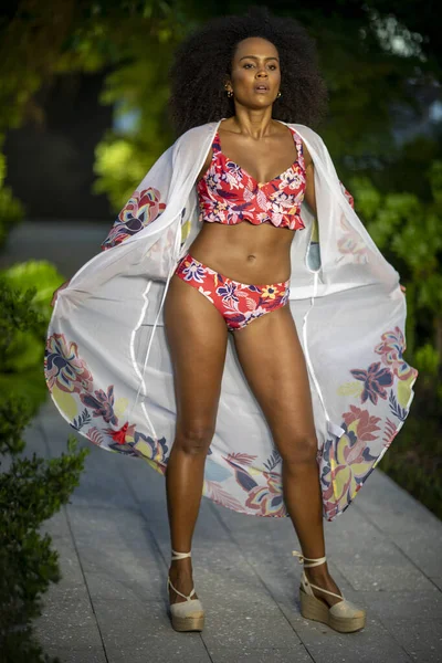 Una Modelo Camina Por Pasarela Para Onda Mar Swimwear Summer — Foto de Stock