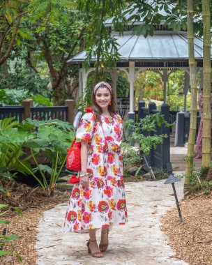 Delray Sahili Moda Haftası 2021 'de Delray Sahili' ndeki Pazar Evi 'nde 24 Şubat 2021' de bir model podyumda yürüyor.