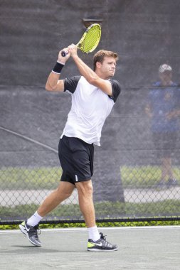 Tenisçi Ryan Harrison, 1 Temmuz 2021 'de Weston Florida' daki Midtown Atletizm Kulübü Tenis Turnuvası 'nda oynuyor.