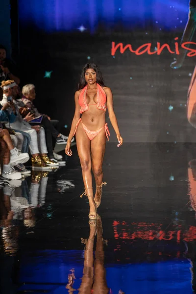 Model Walks Runway Designer Manish Vaid Jsquad Swimwear Fashion Show — Stock Photo, Image