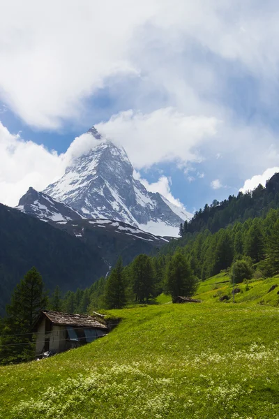 Kilátás nyílik a Matterhorn-hegyre — Stock Fotó