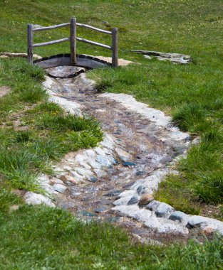 küçük bir steram köprüden