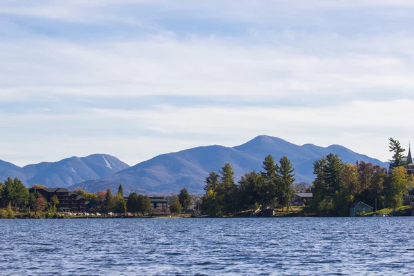 Zrcadlo jezera v Lake Placid, New York. — Stock fotografie