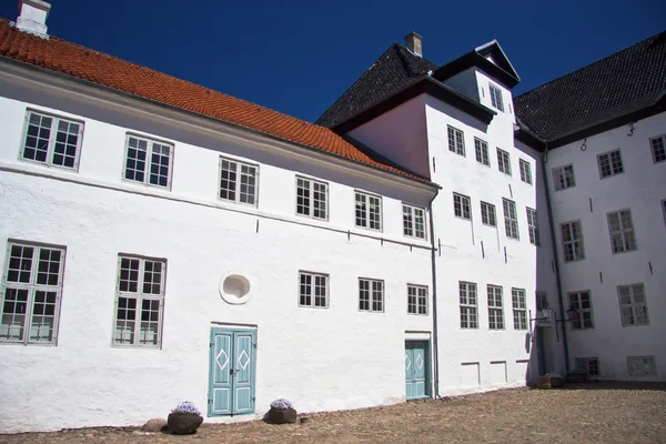 Belo Castelo de Dragsholm, Zeland, Dinamarca . — Fotografia de Stock