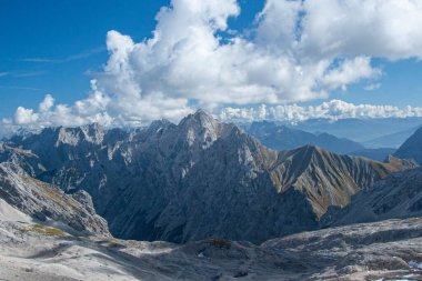 Zugspitze 'den güzel manzara, Almanya' nın en yüksek dağı.