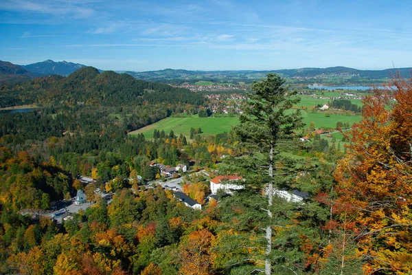 Flygfoto över ängar med sjöar i Bayern — Stockfoto