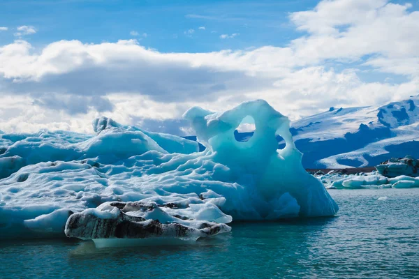 冰原上的冰川泻湖 — 图库照片