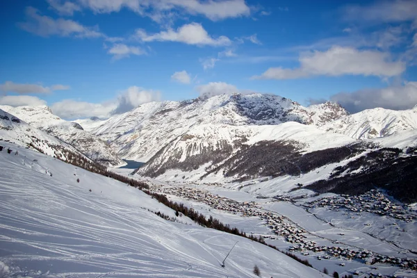 在阿尔卑斯山的冬天时间 — 图库照片