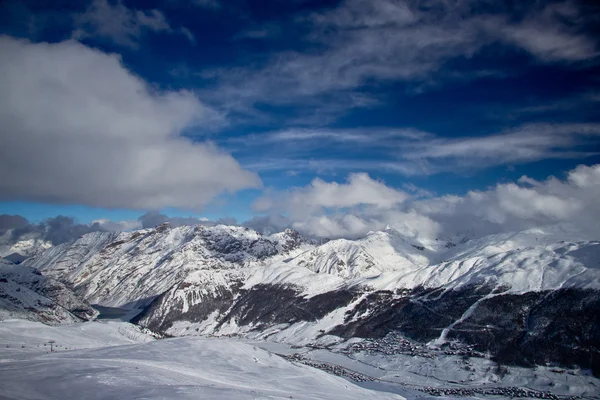 Зимнее время в Альпах — стоковое фото