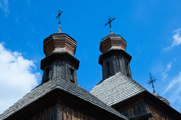 Coupolas van oude houten kerk — Stockfoto