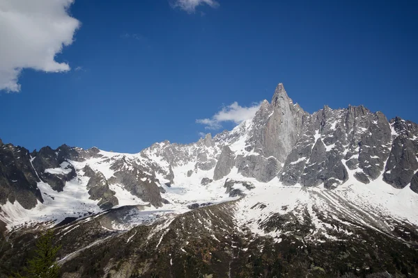 Pics dans la neige et le glacier près de Chamonix — Photo