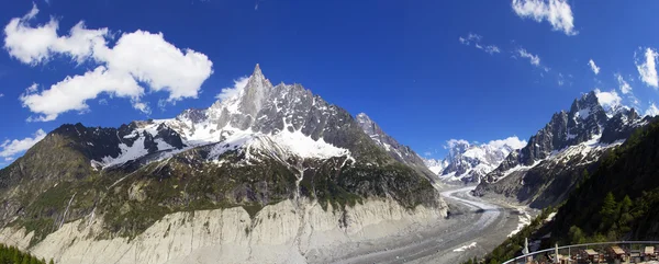 Peaks in snow and glacier nearby Chamonix — Stock Photo, Image