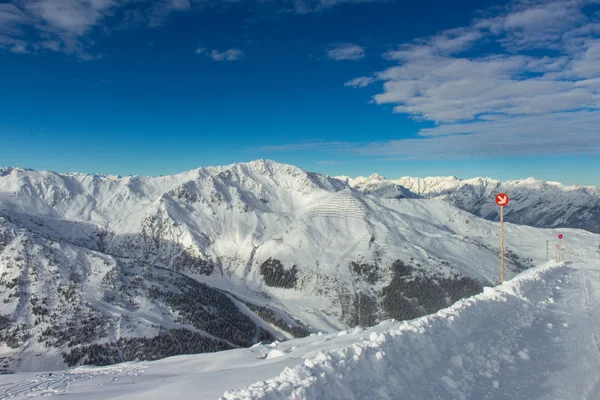 在阿尔卑斯山的冬天 — 图库照片