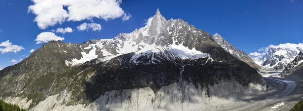 Peaks in snow and glacier nearby Chamonix — Stock Photo, Image