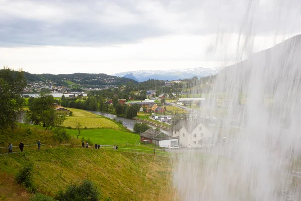 Steinsdalsfossen - una splendida cascata in Norvegia — Foto Stock