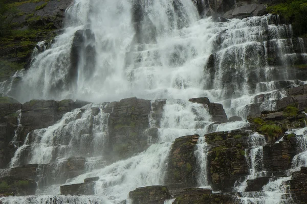 Tvindefossen - célèbre cascade en Norvège — Photo