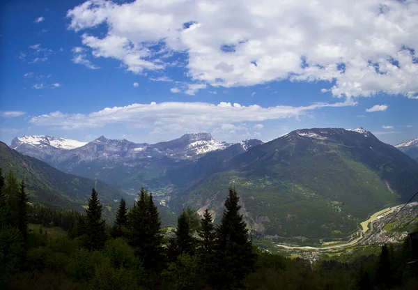 Dolina w Alpy Francuskie — Zdjęcie stockowe