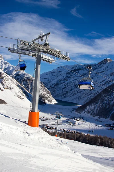 Лифты на горнолыжном курорте Либно, Италия — стоковое фото