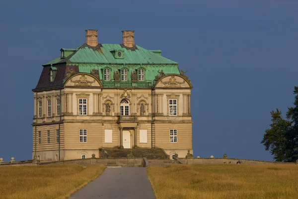 Палац в Dyrehave, Данія — стокове фото