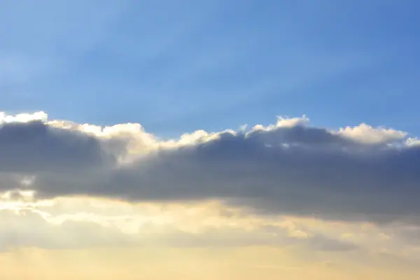 Zonnige wolken — Stockfoto