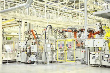 Bir büyük otomobil fabrikasında kaynak bölümü