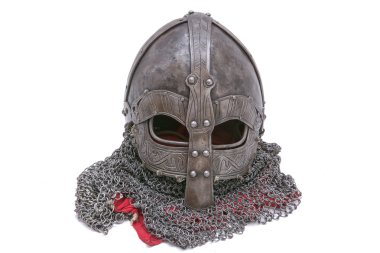 Viking kask beyaz bir arka plan üzerinde