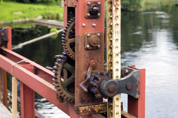 웜 시간과 물 녹슨 기계 장치에 의해 손상 된 — 스톡 사진