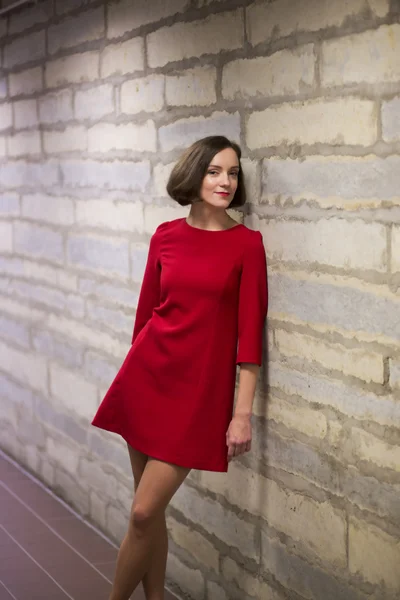 Woman in hallway and gray limestone wall — Stock Photo, Image