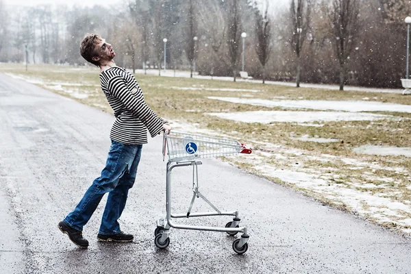 Gekke en gekke zombie winkelen — Stockfoto