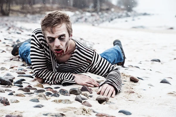 Seaside zombie hunting — Stock Photo, Image