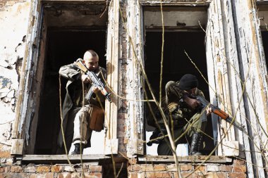 Tehlikeli çocuklar kurban sonra arıyorsunuz