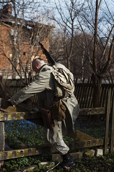 A young male with the gun walk into the private territory — Stock Photo, Image