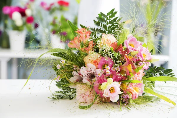 Les couleurs fruitées et riches dans le seul boquet — Photo