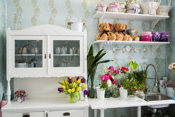 Belo concurso dentro de casa para a loja de flores — Fotografia de Stock
