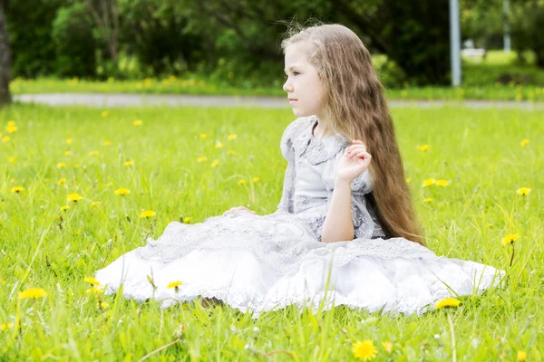 Little girl found somebody to play with — Stock Photo, Image