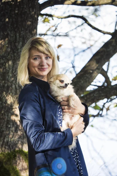 Picture of two friends in the forest — Stock Photo, Image