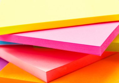 renkli kağıt etiketleri