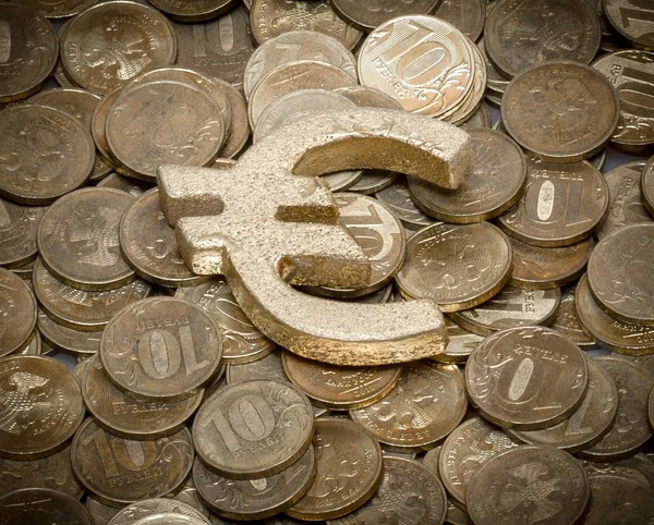 As moedas isoladas em um fundo branco — Fotografia de Stock