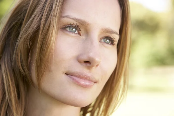 Attractive Young Woman In Park — Stock Photo, Image